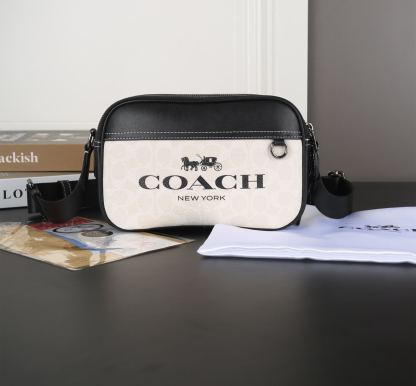 コーチ「Coach」コーチ グラハム カメラバッグ