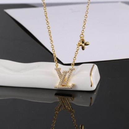 ルイ・ヴィトン「Louis Vuitton」アルファベット ゴールド ネックレス