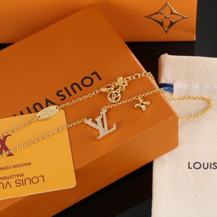 ルイ・ヴィトン「Louis Vuitton」アルファベット ゴールド ネックレス