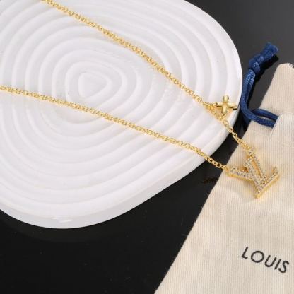 ルイ・ヴィトン「Louis Vuitton」アルファベット ゴールド ネックレス