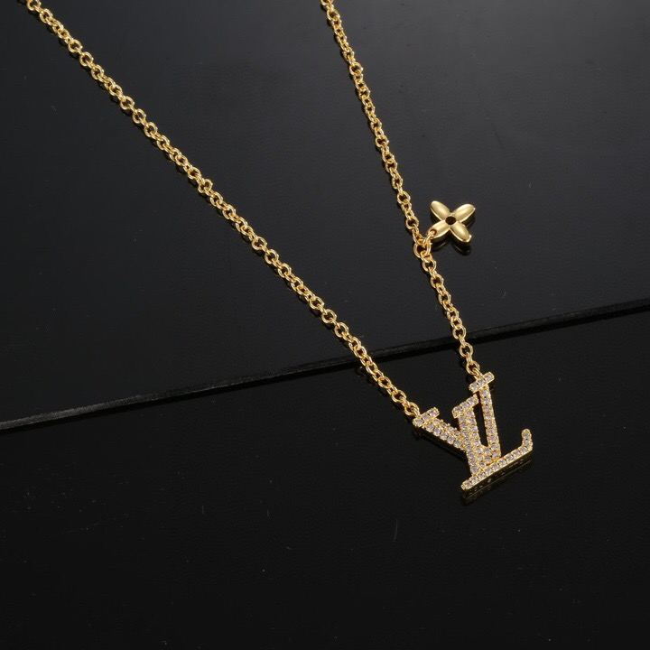 ルイ・ヴィトン「Louis Vuitton」アルファベット ゴールド ネックレス