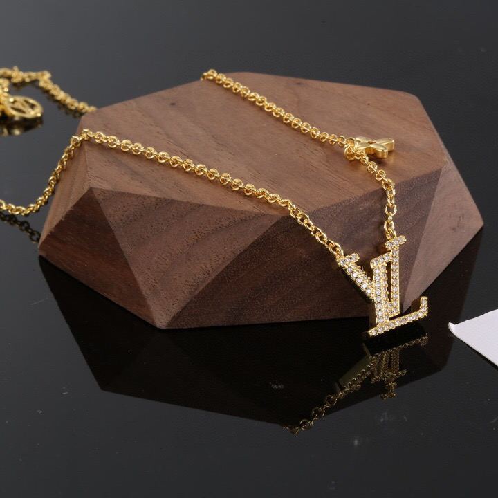 ルイ・ヴィトン「Louis Vuitton」アルファベット ゴールド ネックレス