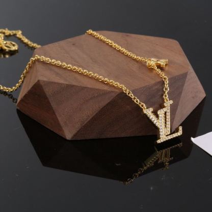 ルイ・ヴィトン「Louis Vuitton」アルファベット ゴールド ネックレス