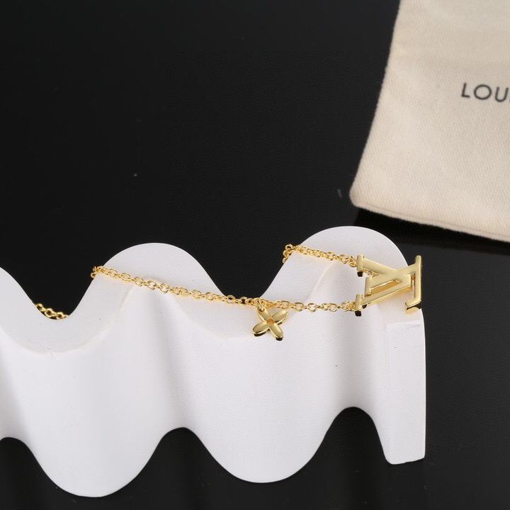 ルイ・ヴィトン「Louis Vuitton」アルファベット ゴールド ネックレス