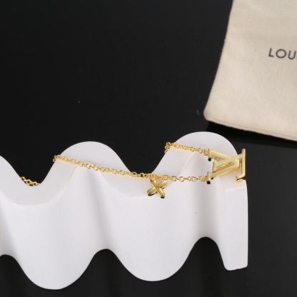 ルイ・ヴィトン「Louis Vuitton」アルファベット ゴールド ネックレス