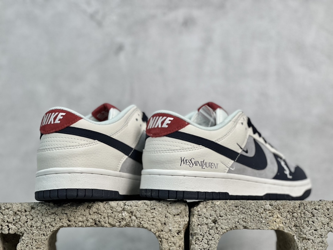 NIKE SB Dunk Low Saint Laurent コラボレーションのトリプルスウォッシュスニーカー