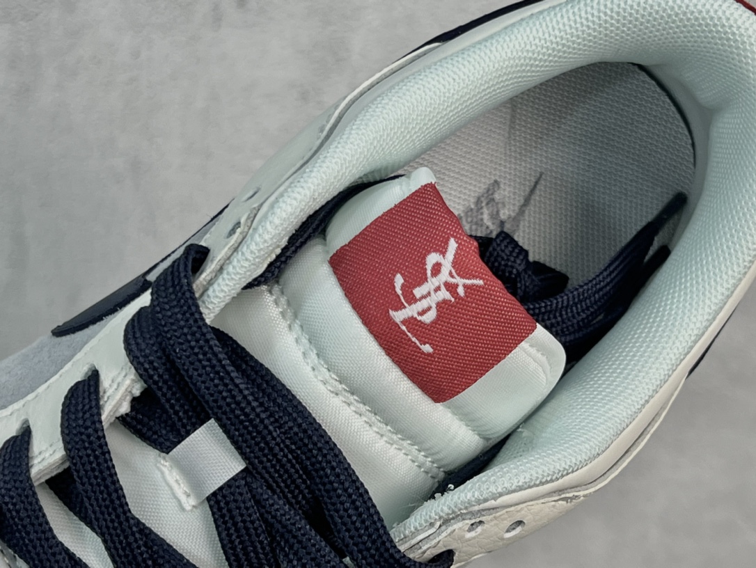 NIKE SB Dunk Low Saint Laurent コラボレーションのトリプルスウォッシュスニーカー