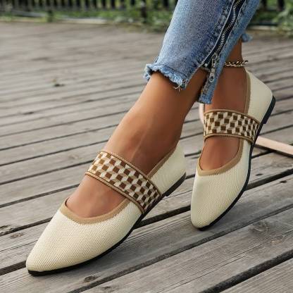 Chic and Comfortable Pointy Flats