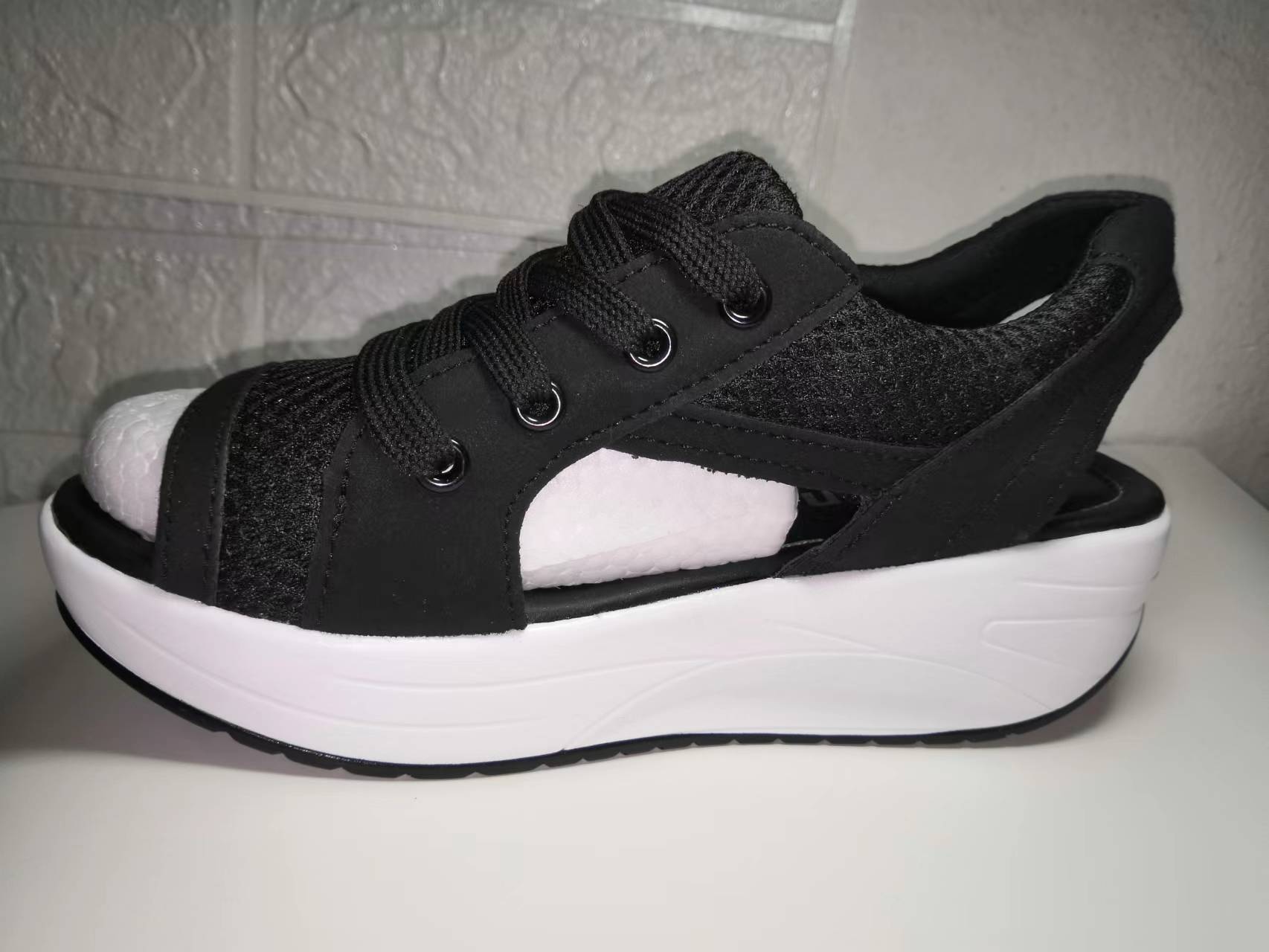 2023 New Contrast Paneled Cutout Lace-up Muffin Sandals