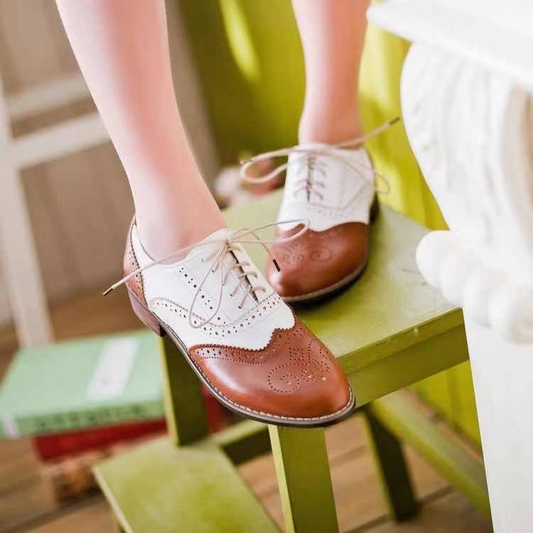 Classic Lace-Up Wingtip Leather Flat Oxfords