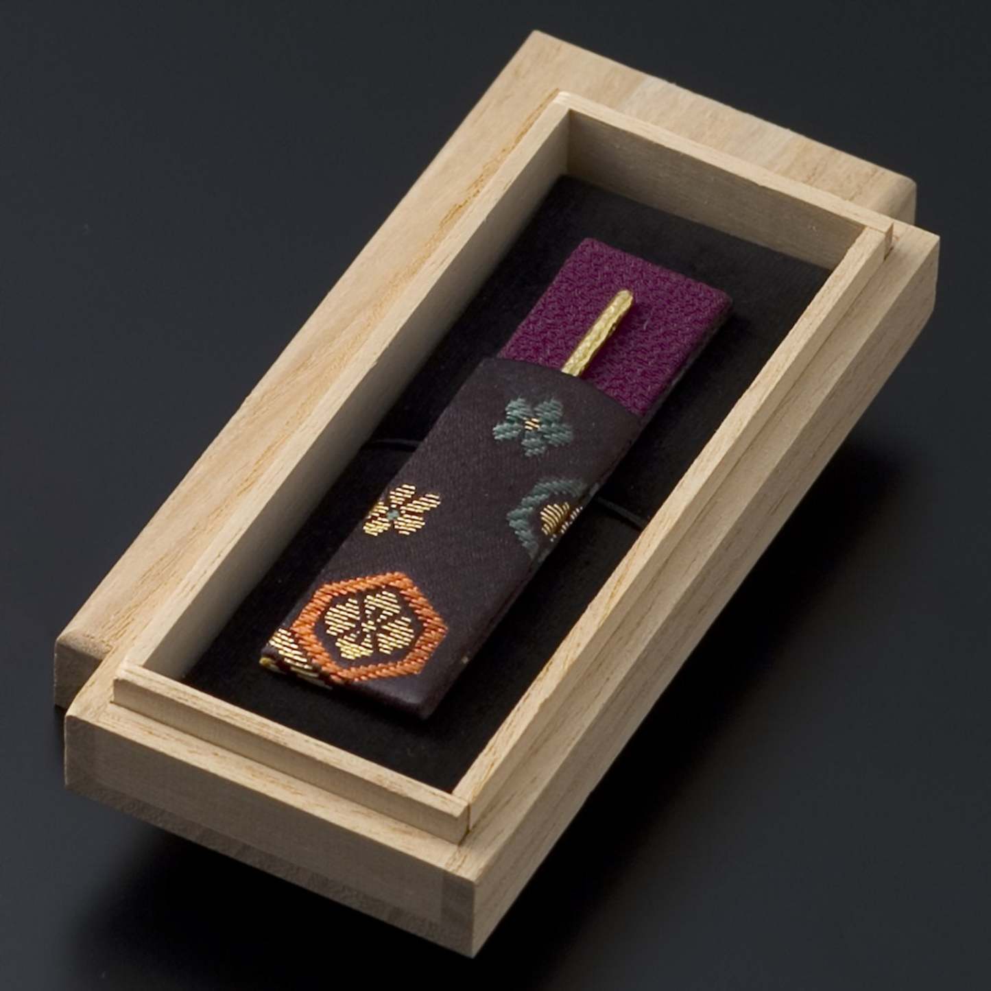 K18。18金。つまようじ。爪楊枝。約3.2グラム。長さ6センチ。長期保管品。 K18。18金。つまようじ。爪楊枝。約3.2グラム。長さ6センチ