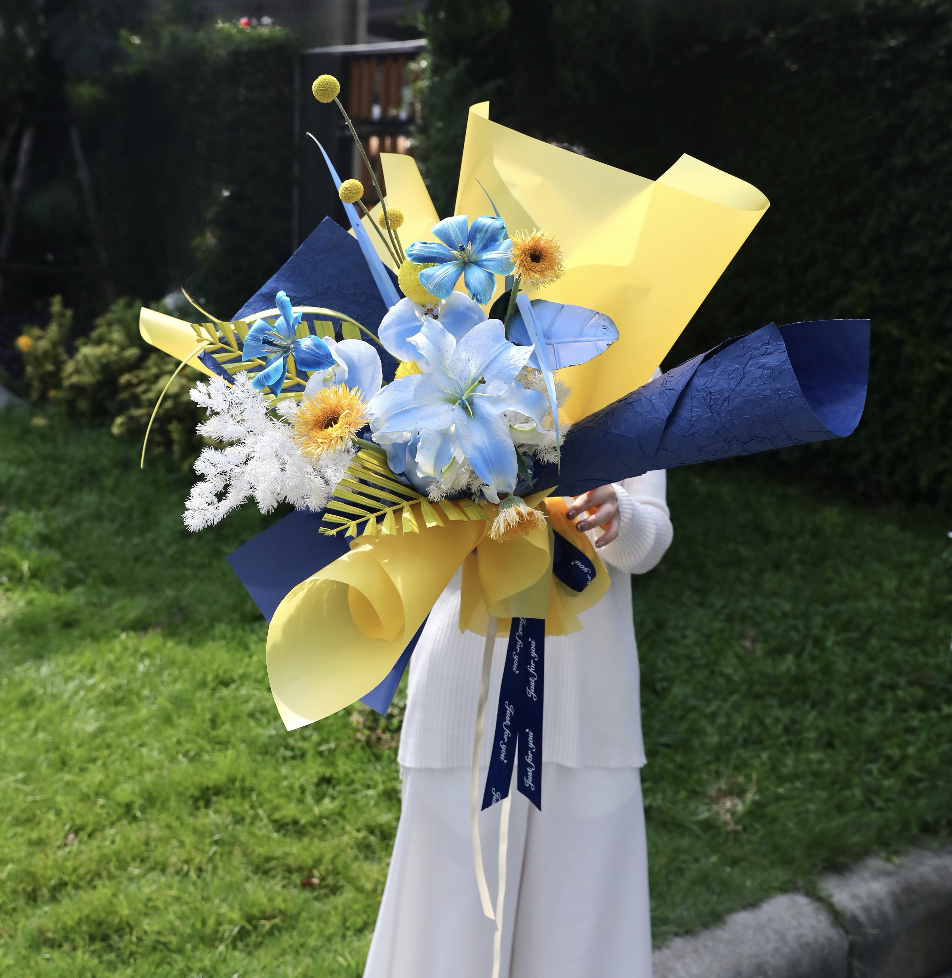 Blue  Fantasy Bloom Bouquet