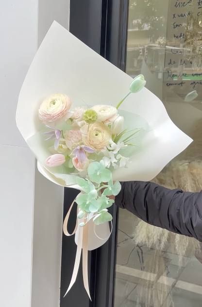 Soft Pink Green Ripple Bouquet