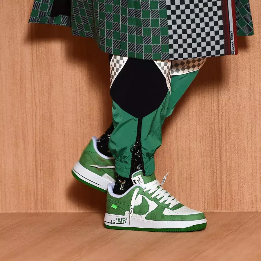 【新商品発売】【今年の新商品】LOUIS VUITTON X NIKE AIR FORCE1 LOW【本物保証】【代金引換】