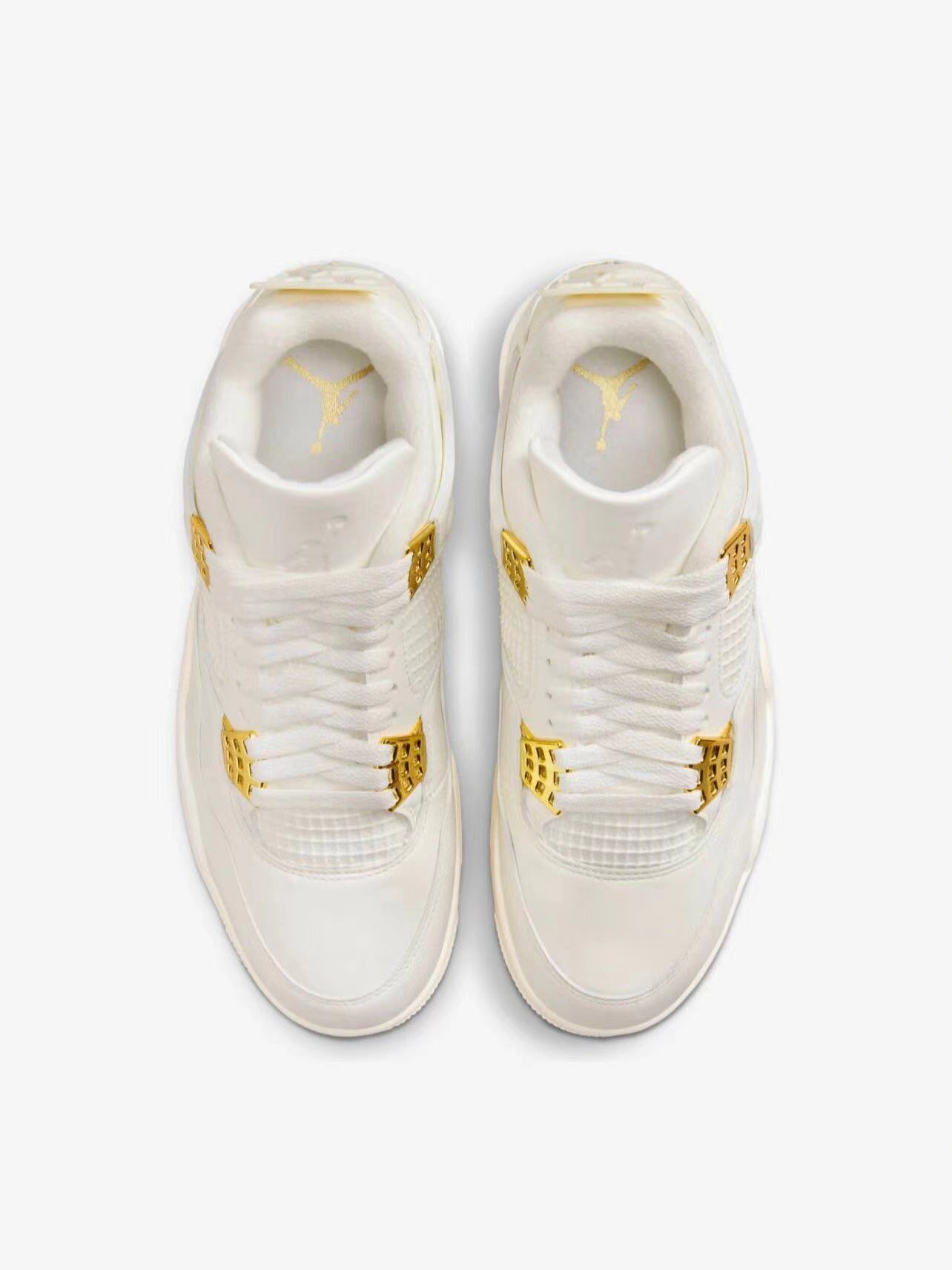 ナイキ ジョーダン ブランドの新作スニーカー AJ4 (エア ジョーダン 4) レトロ「セイル ＆ メタリック ゴールド」が登場。 [AQ9129-170]