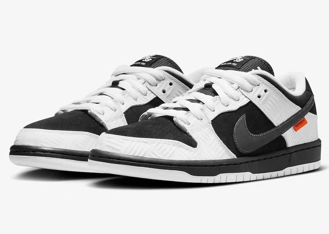  真新しい作品、注目です TIGHTBOOTH x Nike SB Dunk Low