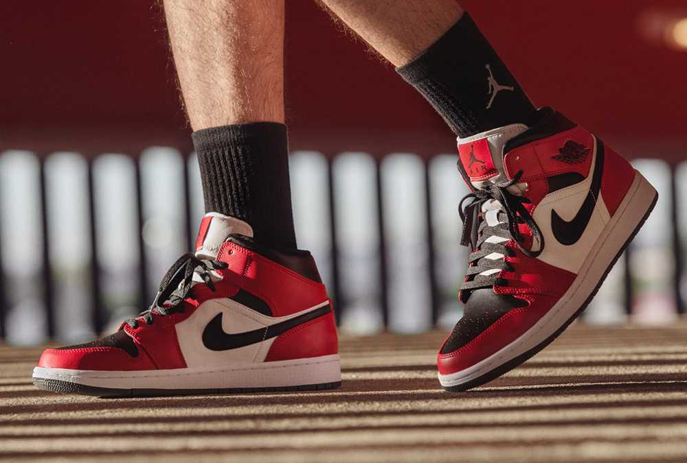 NIKE ナイキ AIR JORDAN 1 MID 'CHICAGO BLACK TOE' エア ジョーダン ワン ミッド "シカゴ ブラック トゥ" メンズ スニーカー BLACK/GYM RED-WHITE ブラック/ジムレッド-ホワイト 554724-069【限定モデル】