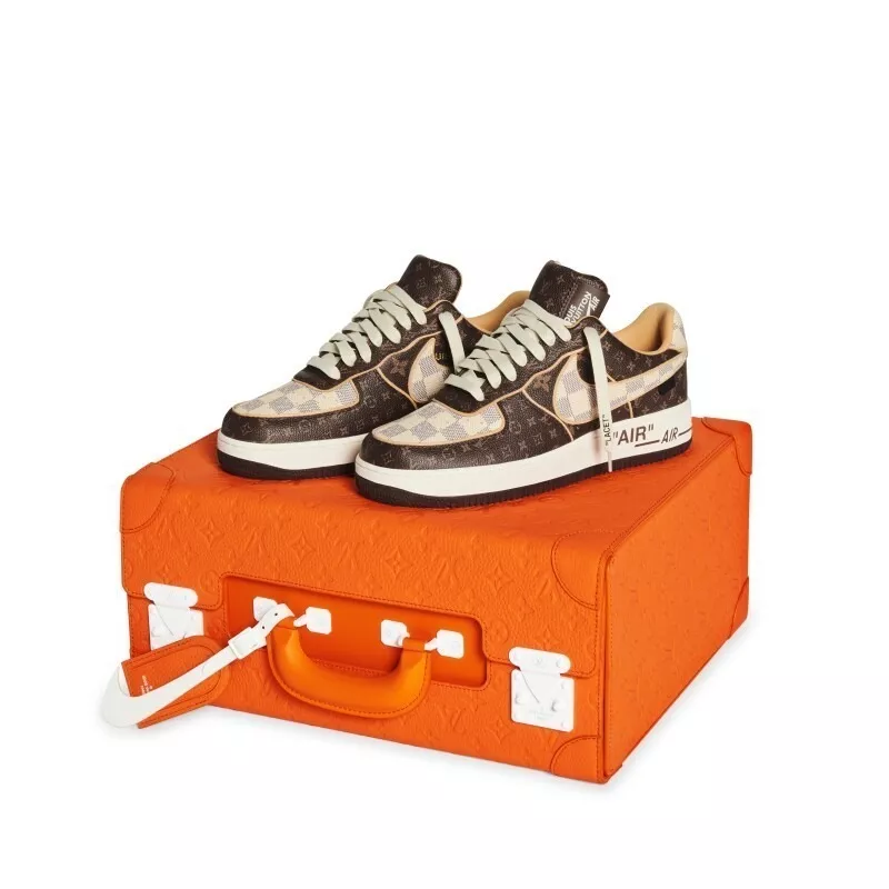 【LOUIS VUITTON X NIKE】コラボ AIR FORCE 1 LOW & PILOT CASE