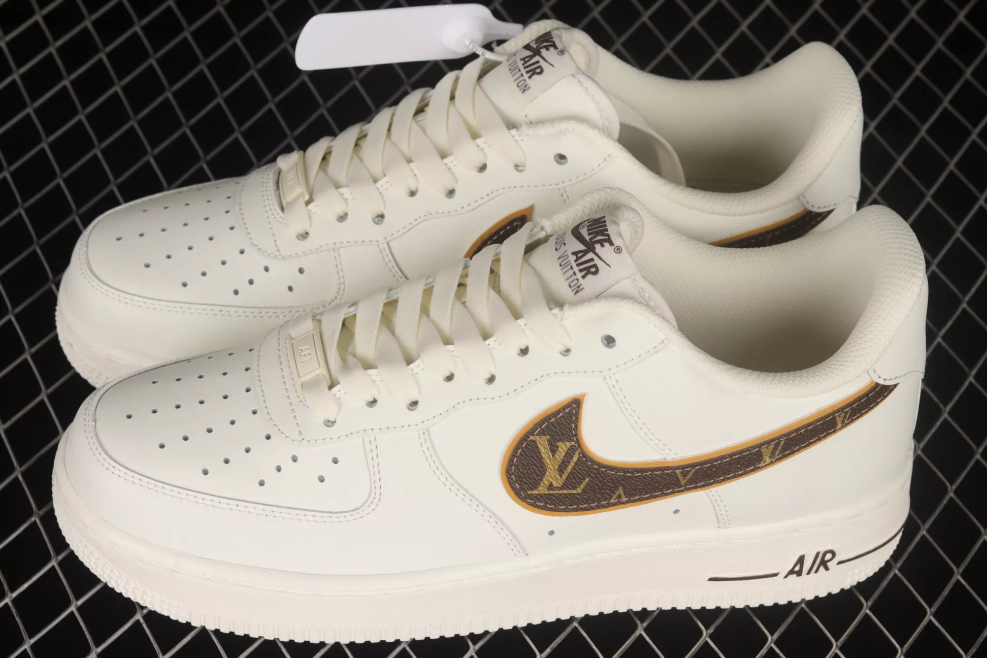 【新商品発売】【今年の新商品】LOUIS VUITTON X NIKE AIR FORCE 1 07 LOW RICE WHITE SHOES SNEAKERS【本物保証】【代金引換】