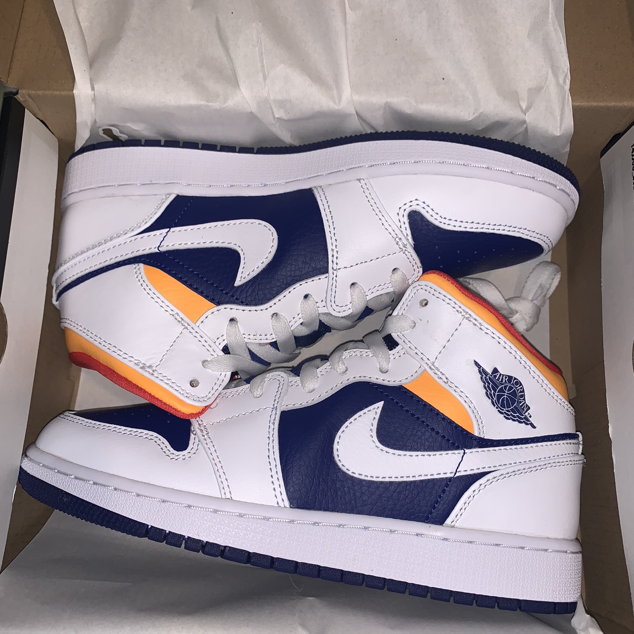 NIKE ナイキ AIR JORDAN 1 MID GS 'WHITE DEEP ROYAL BLUE' エア ジョーダン ワン ミッド キッズサイズモデル "ホワイト ディープロイヤル ブルー" キッズ レディース スニーカー WHITE/LASER ORANGE-DEEP ROYAL BLUE【限定完売モデル】