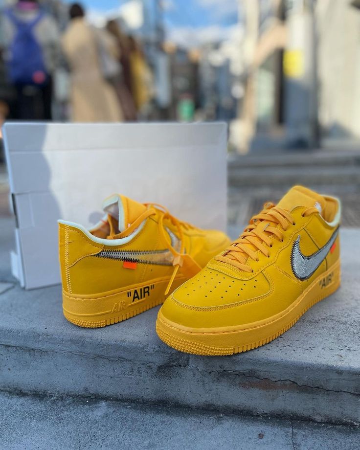 オフ-ホワイト ナイキ エア フォース ワン “University Gold”