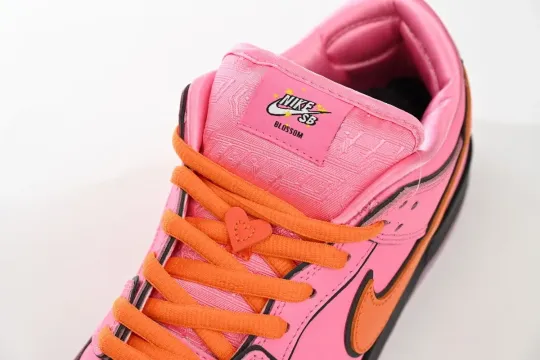 【パワーパフガールズ】The Powerpuff Girls x Dunk Low Pro SB QS 'Blossom'