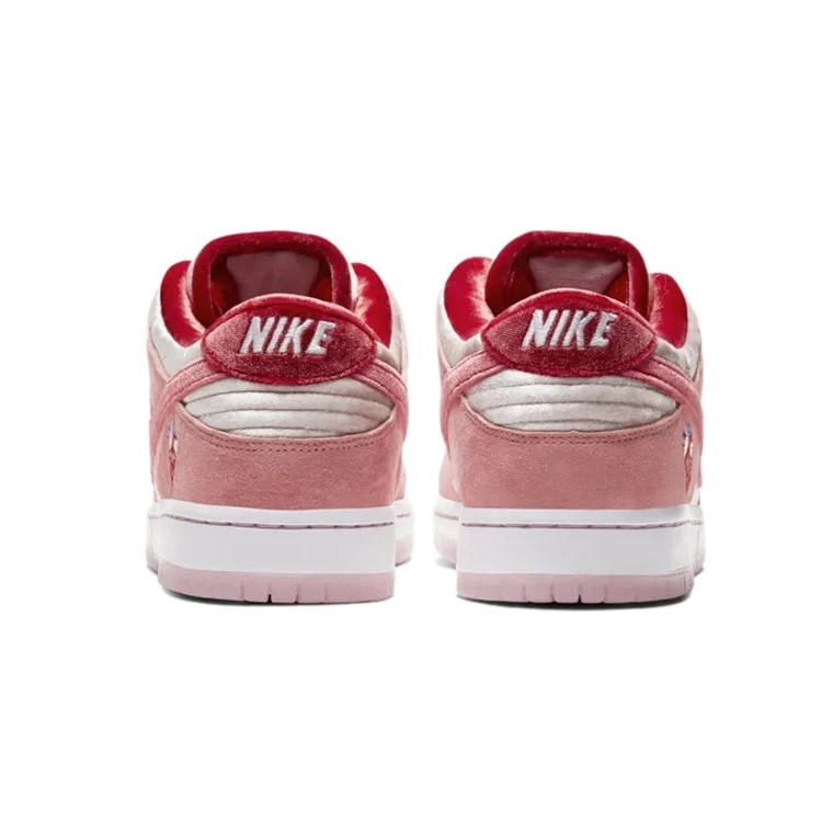 ナイキ スケートボーディング ダンク ロー プロ “StrangeLove”