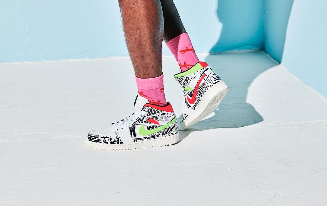 NIKE ナイキ AIR JORDAN 1 MID 'OVER-PRINT LOGOS' エア ジョーダン ワン ミッド "オーバー プリント ロゴス" メンズ スニーカー WHITE/BLACK-GREEN-RED ホワイト/ブラック-グリーン-レッド【海外展開 日本未入荷】