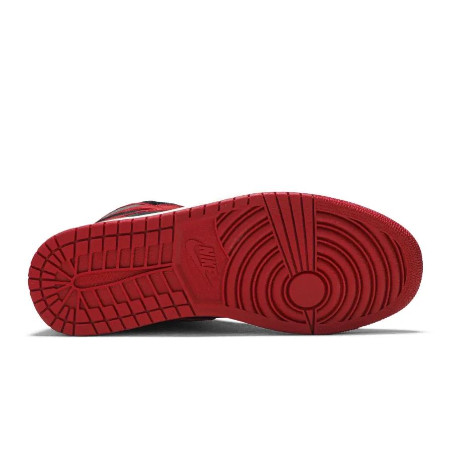 AIR JORDAN 1 RETRO HIGH OG “BANNED”2016[リアーナも着用]