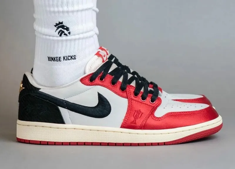 マイケル・ジョーダンの息子 マーカス主宰 Trophy Room x Air Jordan 1 Low の最新作 “Rookie Card - Away” が発売