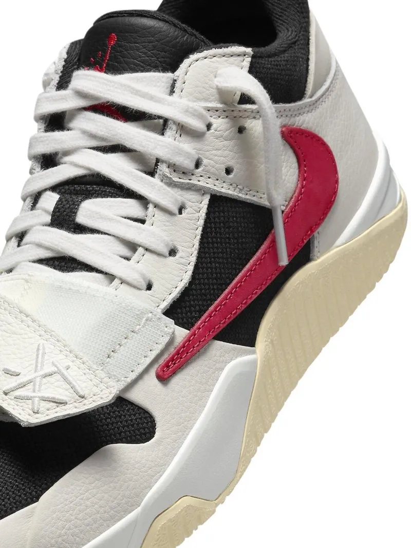 Travis Scott x jordan トラヴィス・スコットの「ジョーダン ジャンプマン ジャック “University Red”」は、赤の逆スウッシュが際立つ！