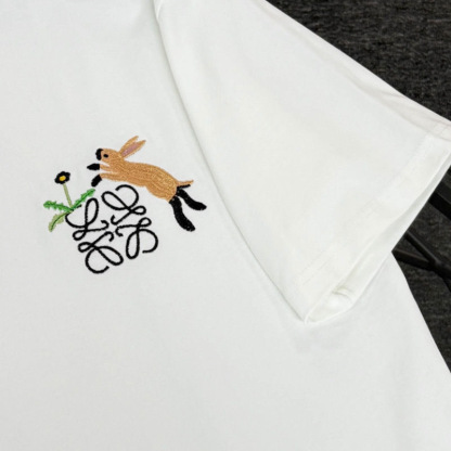 新しい夏のスタイル、刺繍のトレンディなTシャツ、トレンディな半袖、ユニセックスのラウンドネックのカジュアルなルーズバージョン