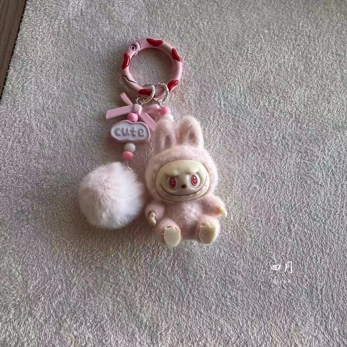 Labubu かわいいフロッキングカップルカーキーホルダーデコレーションバッグペンダント携帯電話チェーン