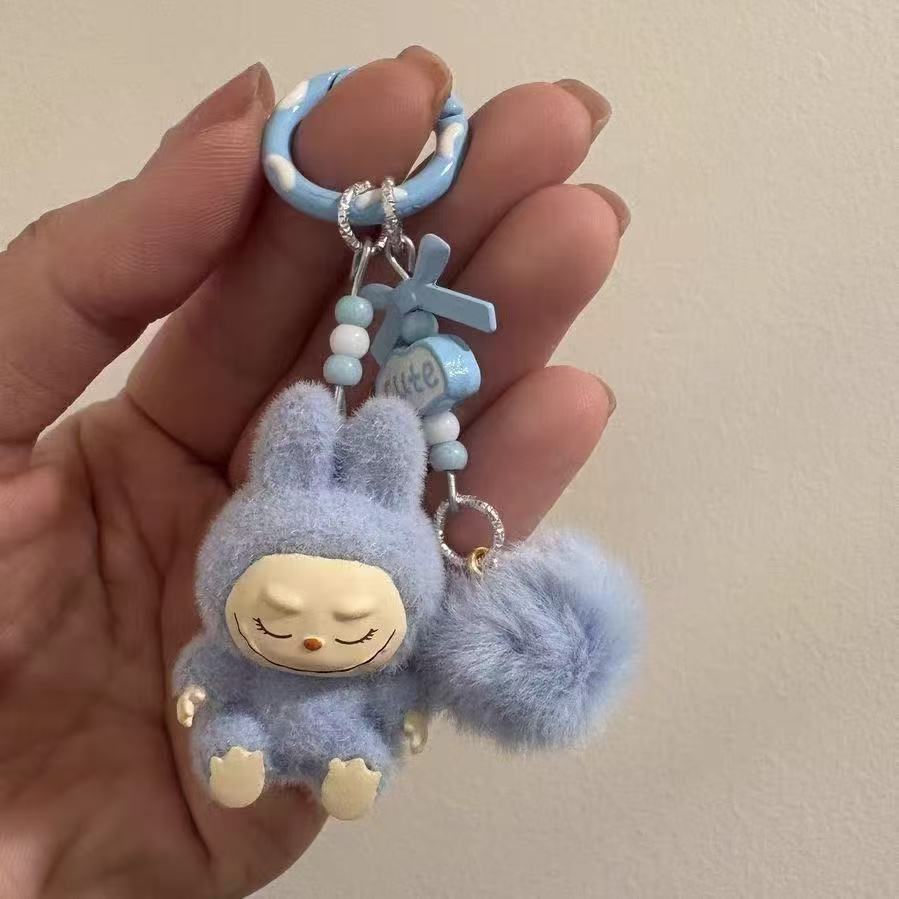 Labubu かわいいフロッキングカップルカーキーホルダーデコレーションバッグペンダント携帯電話チェーン