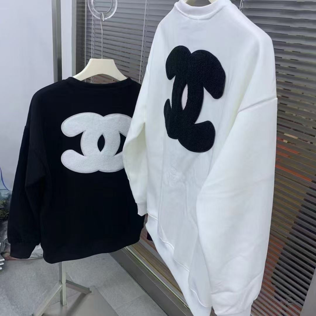 トレンドのラウンドネックトップを備えた、ファッショナブルな新作長袖万能スウェットシャツ