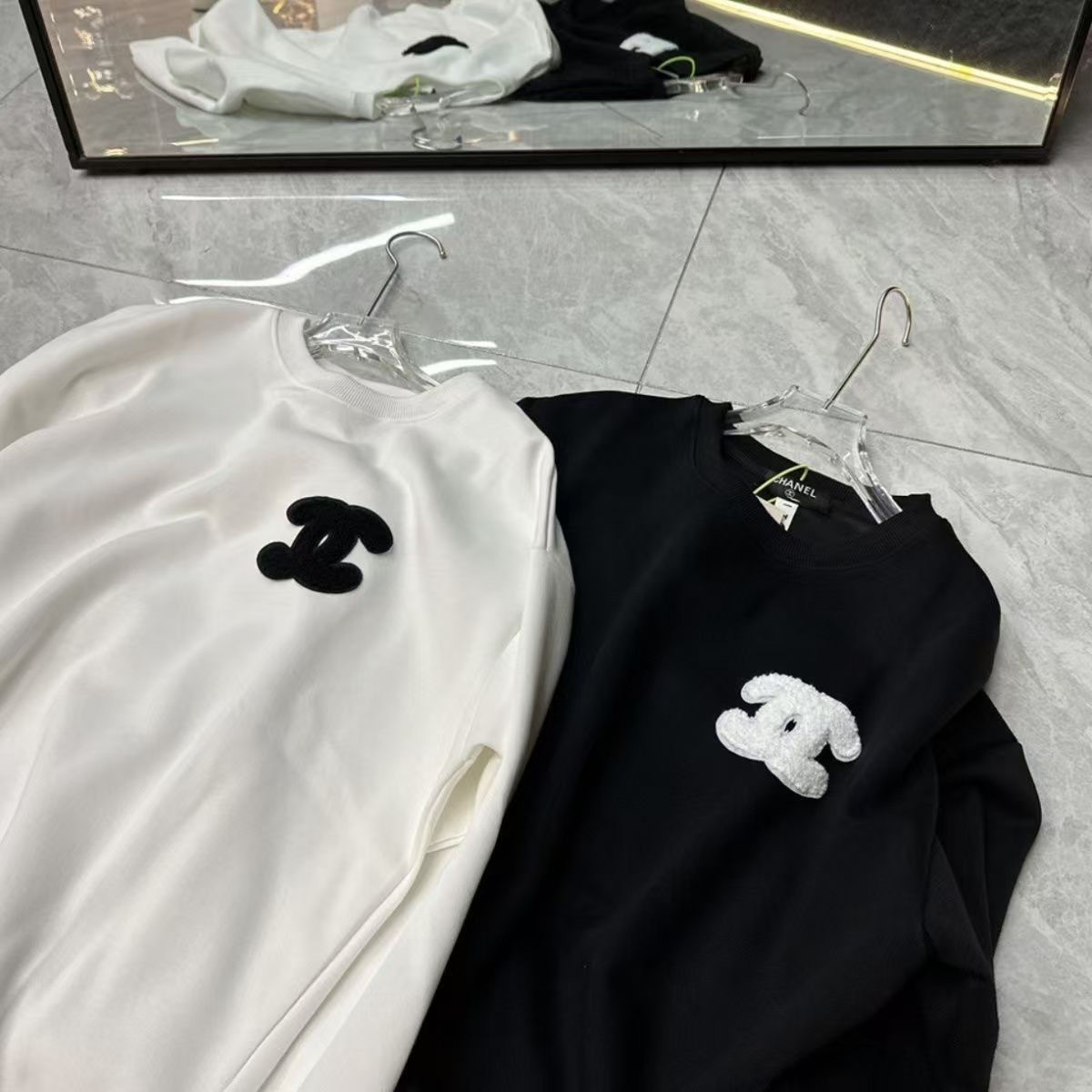 トレンドのラウンドネックトップを備えた、ファッショナブルな新作長袖万能スウェットシャツ