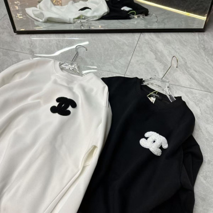 トレンドのラウンドネックトップを備えた、ファッショナブルな新作長袖万能スウェットシャツ