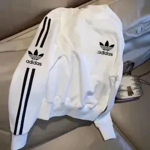 『S-4XL』2色選べる 通気性 刺繍 クラシックで贅沢なコットン半袖