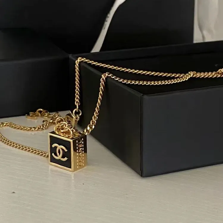 新しいスクエアゴールドレンガネックレス気質多用途鎖骨