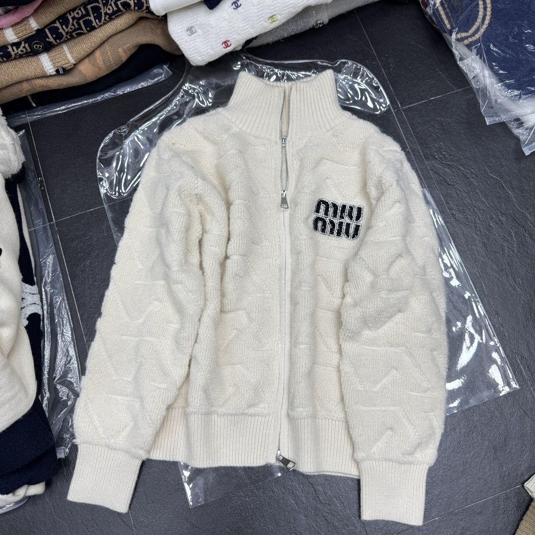 【S-2XL】刺繍デザインのスリムフィット長袖ニットジッパーカーディガンセータージャケット