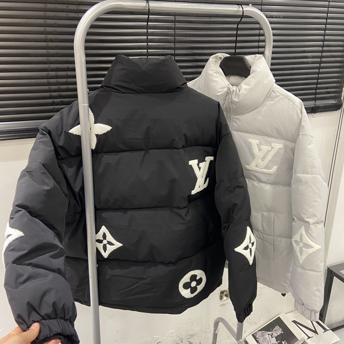 『M-2XL』スタンドカラーの冬用中綿ジャケット。暖かくてトレンド感があり、カップルにぴったりのマッチングスタイル。