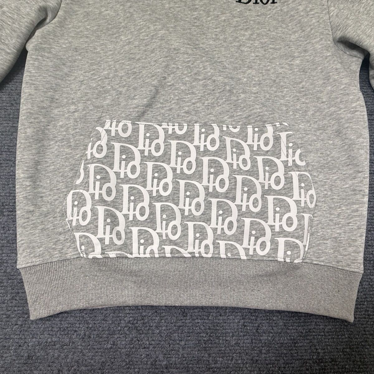 『L-4XL』暖かくてスタイリッシュな、裏起毛の長袖フード付きスウェットシャツ