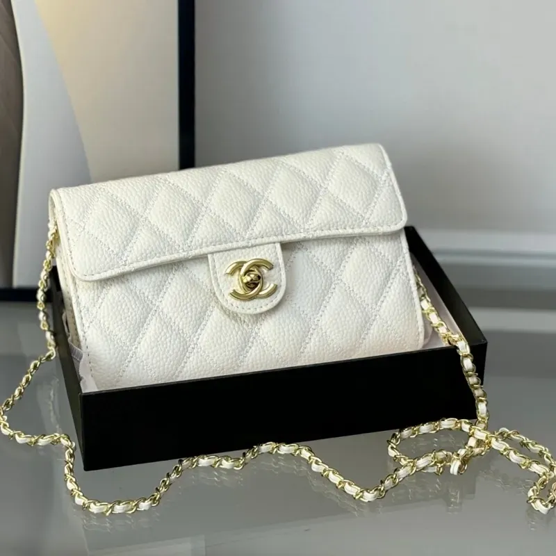 今季も大流行 トレンド クラシックシンプル 高級感 モダン 財布