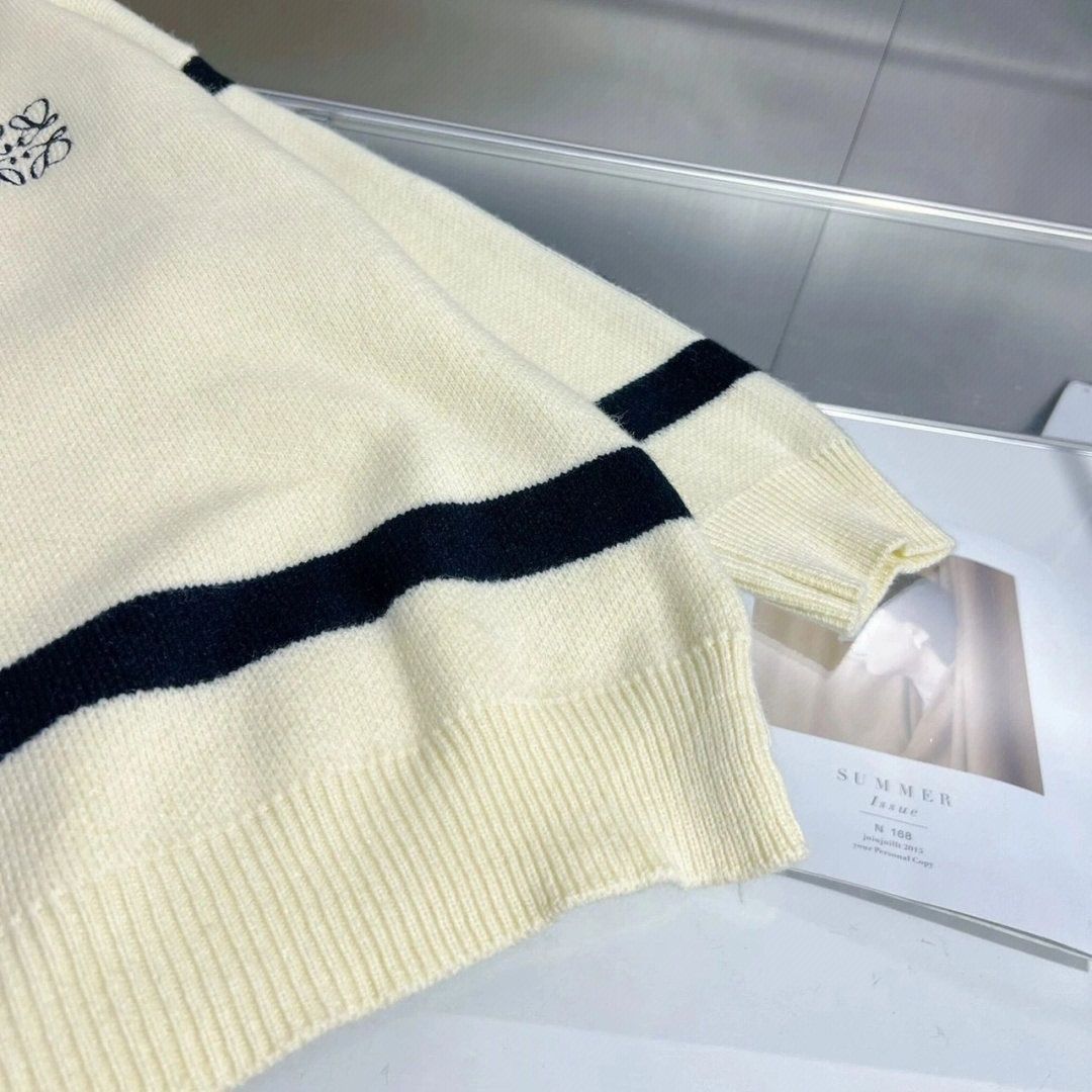 『ワンサイズ』秋冬カップルニットラウンドネックセーター新定番ロゴ刺繍白黒スプライシングトップ