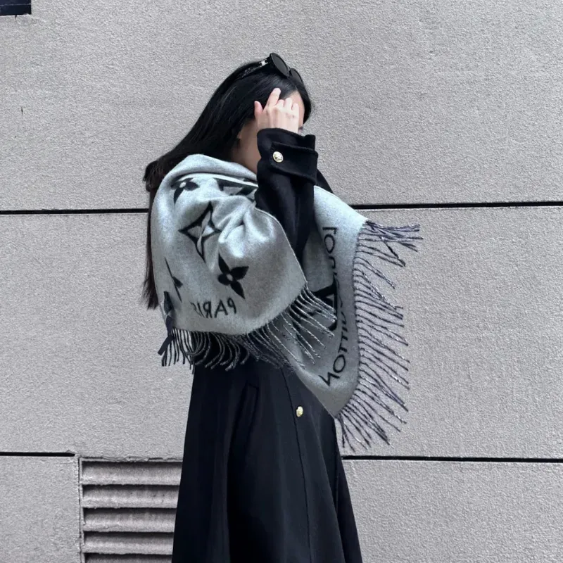今季も大流行 魅力的 人気上昇中 キレカジ ファッション アルファベット ふわふわ マフラー