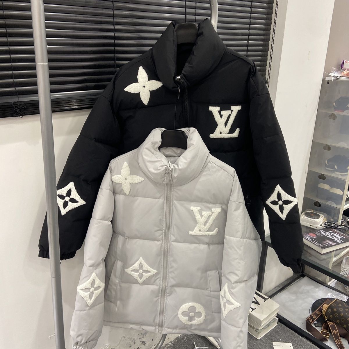 『M-2XL』スタンドカラーの冬用中綿ジャケット。暖かくてトレンド感があり、カップルにぴったりのマッチングスタイル。