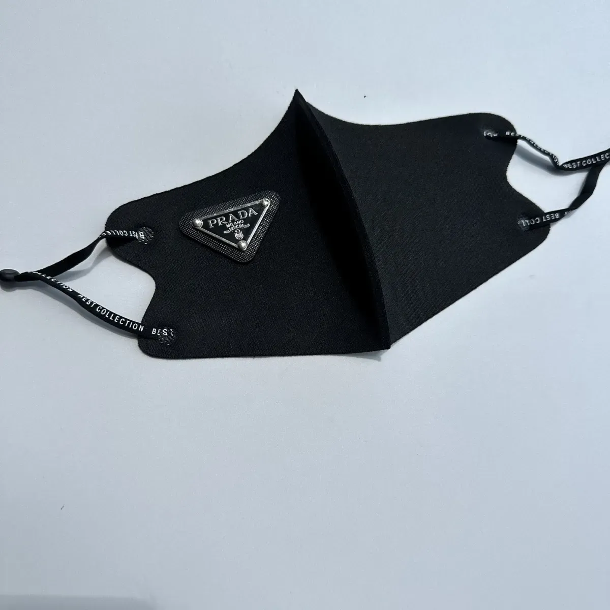 調節可能なアイスシルクを使用したファッショナブルなマスク。防風性、保温性、洗濯可能