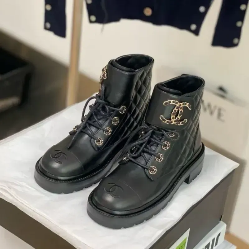 『225-250』美人度アップ トレンド 高品質 デザイン感 合わせやすい ショートブーツ