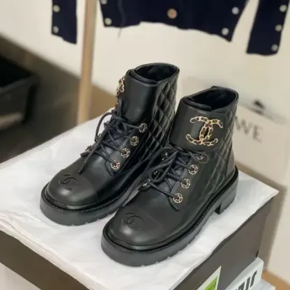 『225-250』美人度アップ トレンド 高品質 デザイン感 合わせやすい ショートブーツ