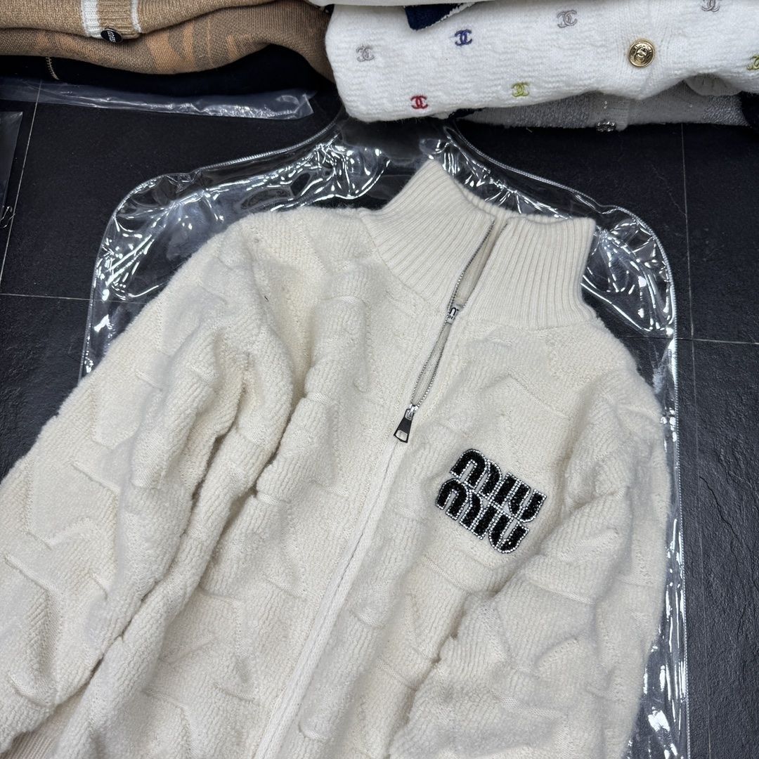 【S-2XL】刺繍デザインのスリムフィット長袖ニットジッパーカーディガンセータージャケット